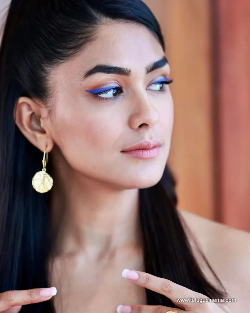 Mrunalthakur Stills 21102100001