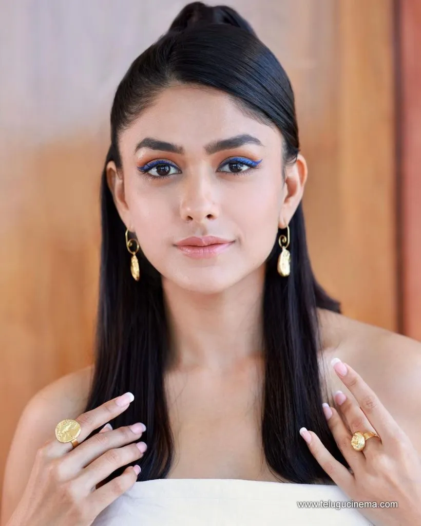 Mrunalthakur Stills 21102100003