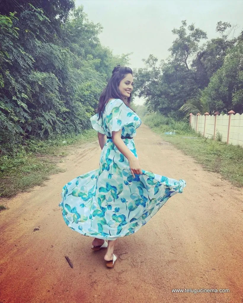 Nanditha Stills 18102100001