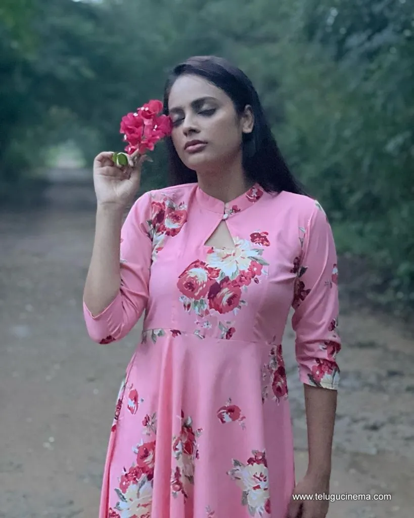 Nanditha Stills 18102100003