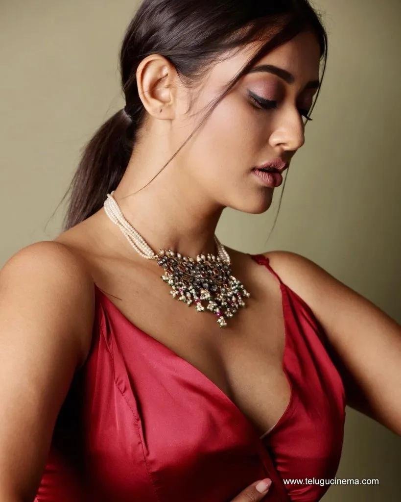Poojajaweri Stills 12102100001