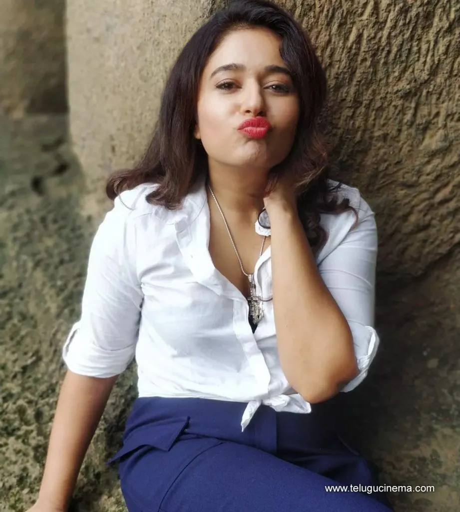 Poonam Stills 19102100001