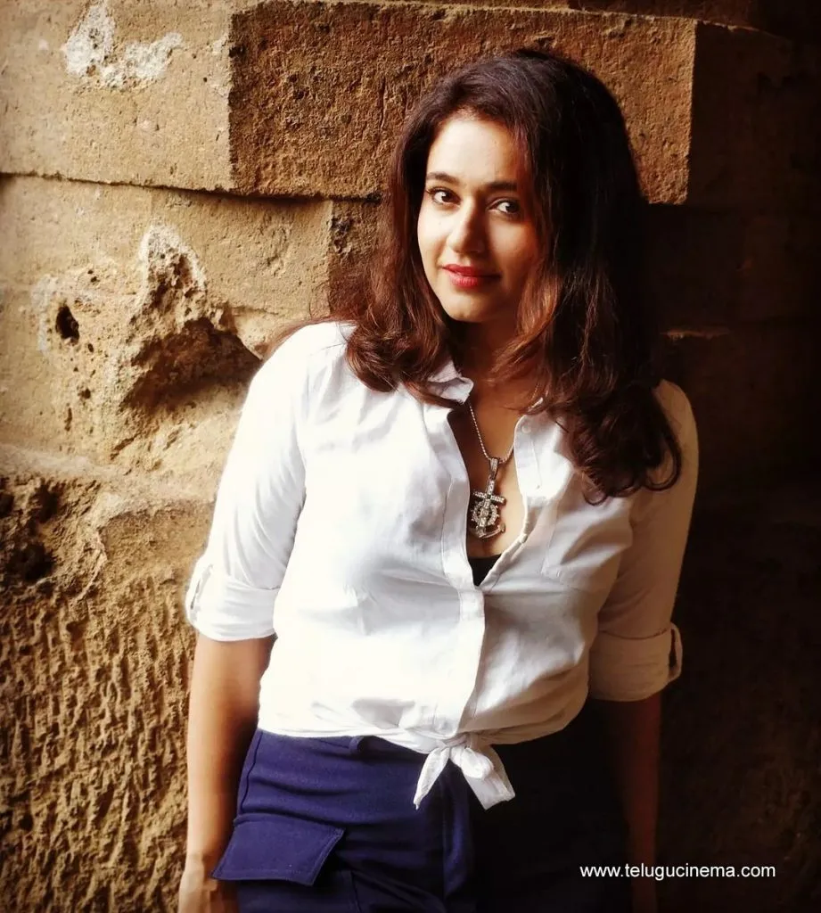 Poonam Stills 19102100002