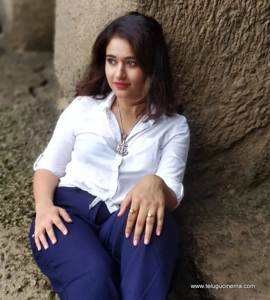 Poonam Stills 19102100003