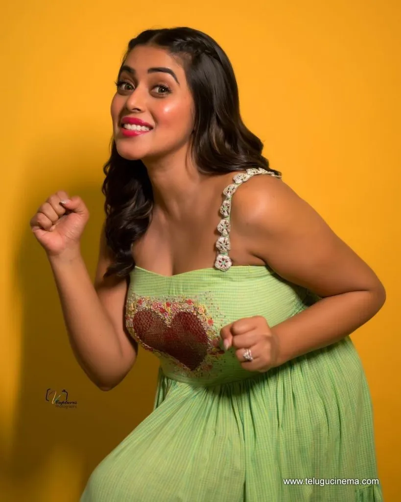 Poorna Stills 29102100001