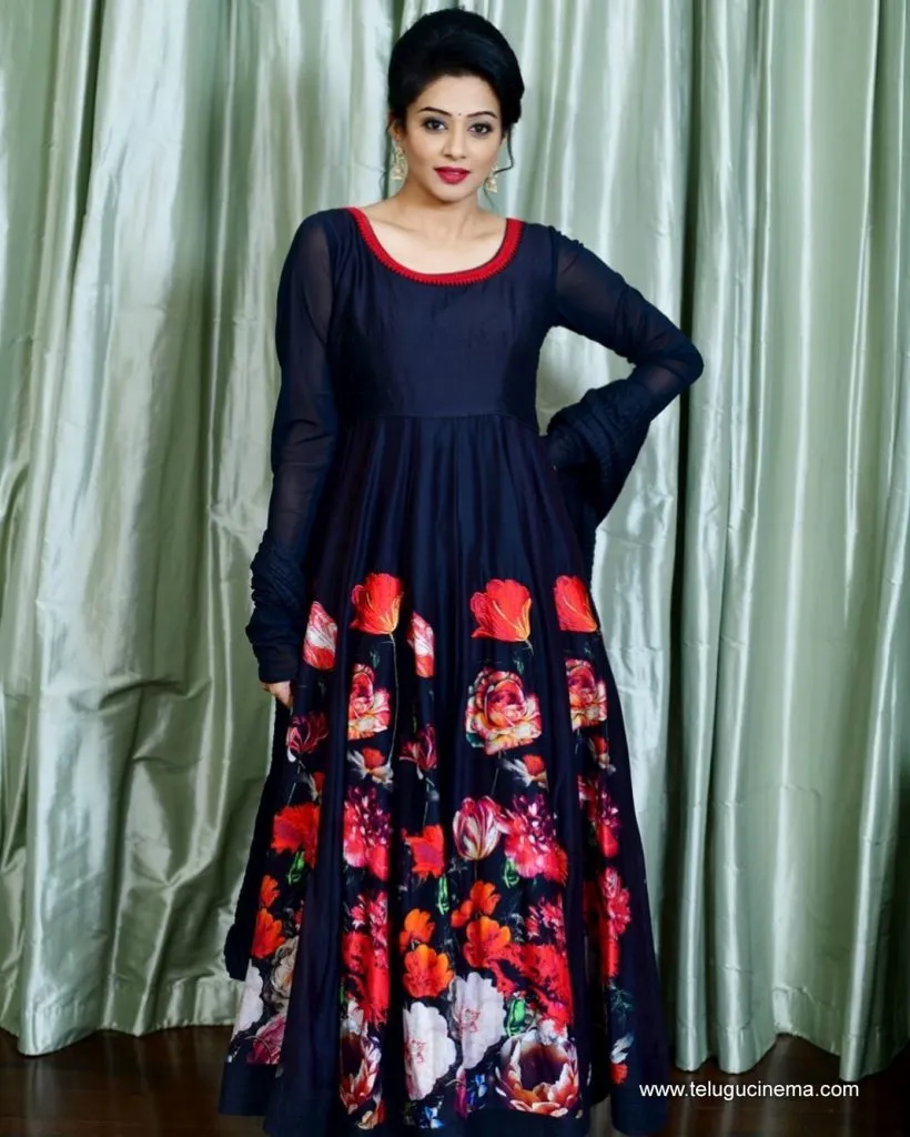 Priyamani Stills 25102100001