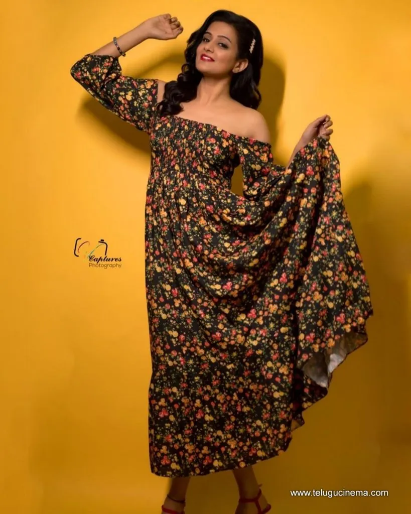 Priyamni Stills 27102100001