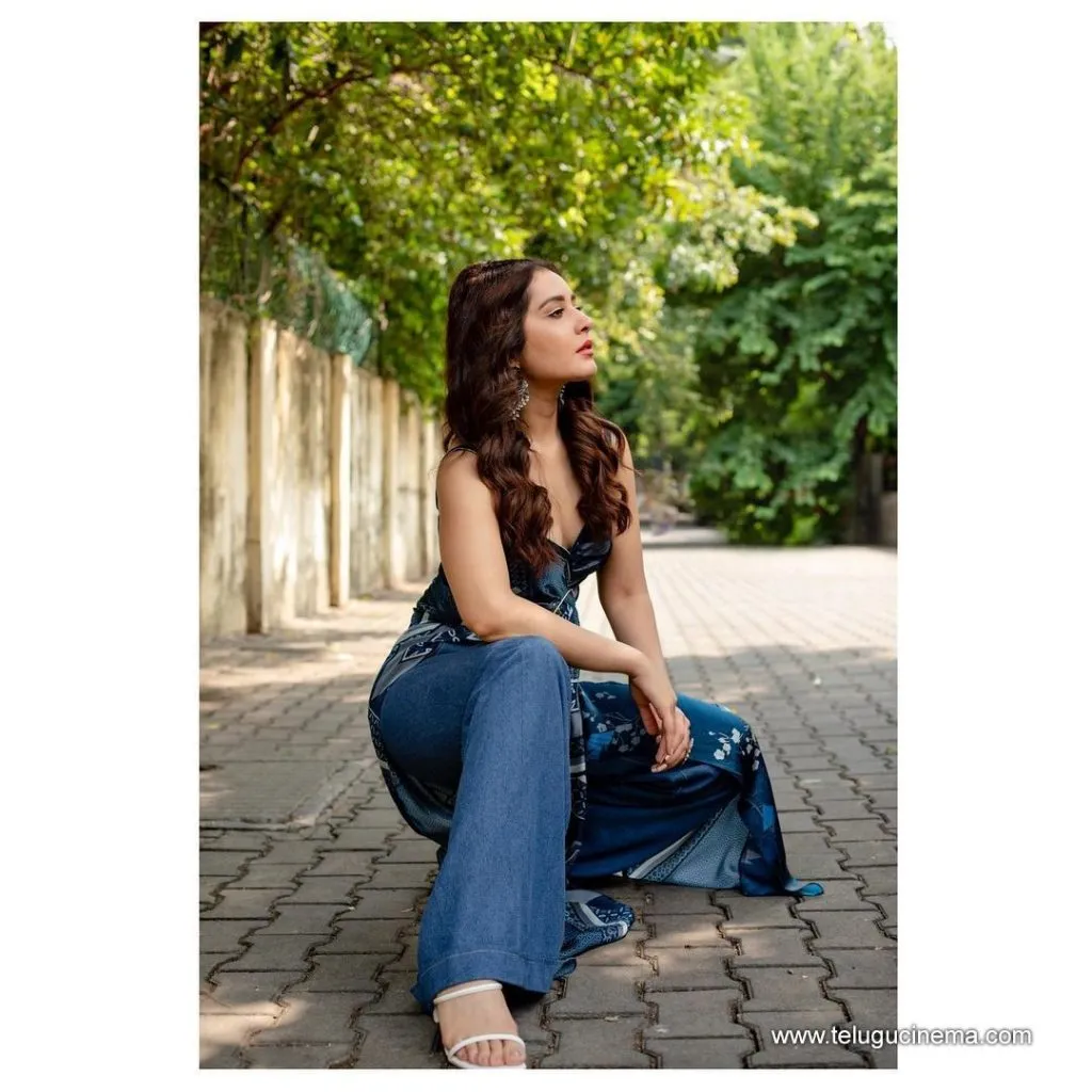 Raashikhanna Stills 16102100001