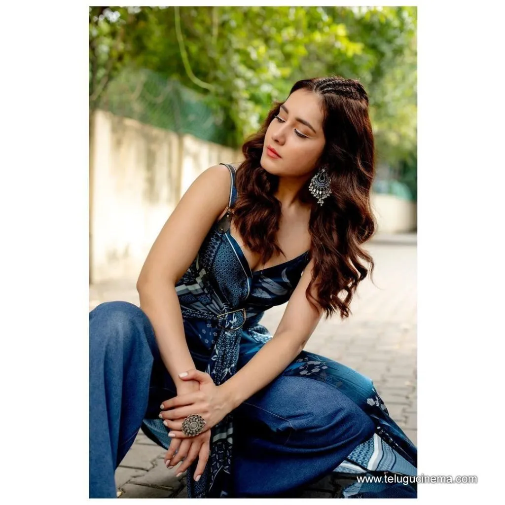 Raashikhanna Stills 16102100003