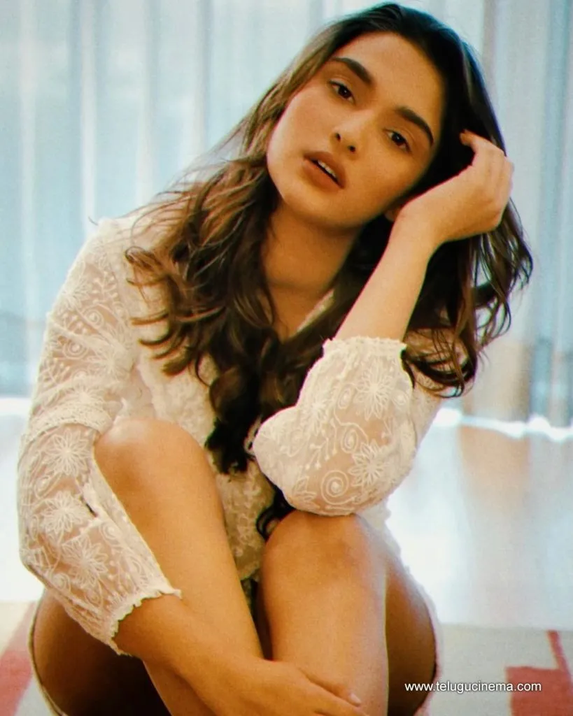 Saieemanjrekar Stills 20102100002