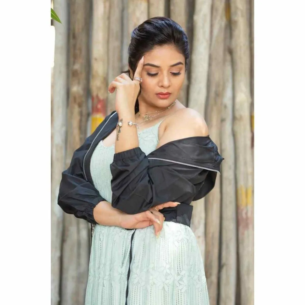 Sreemukhi Cot263