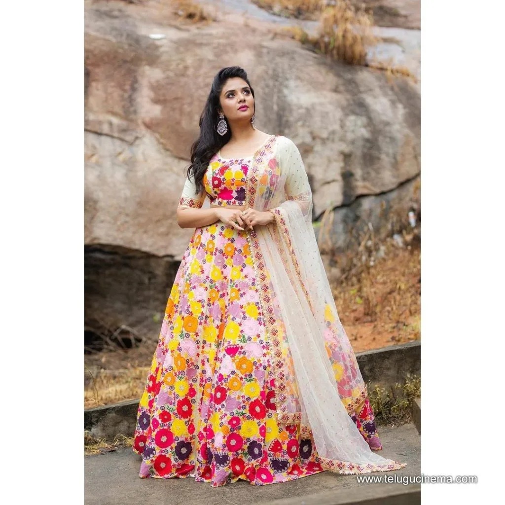 Sreemukhi Stills 11102100002