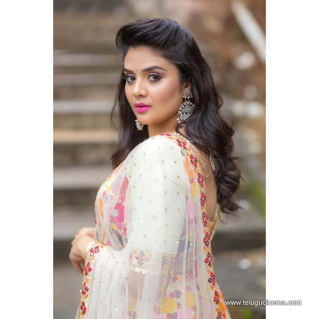 Sreemukhi Stills 11102100003
