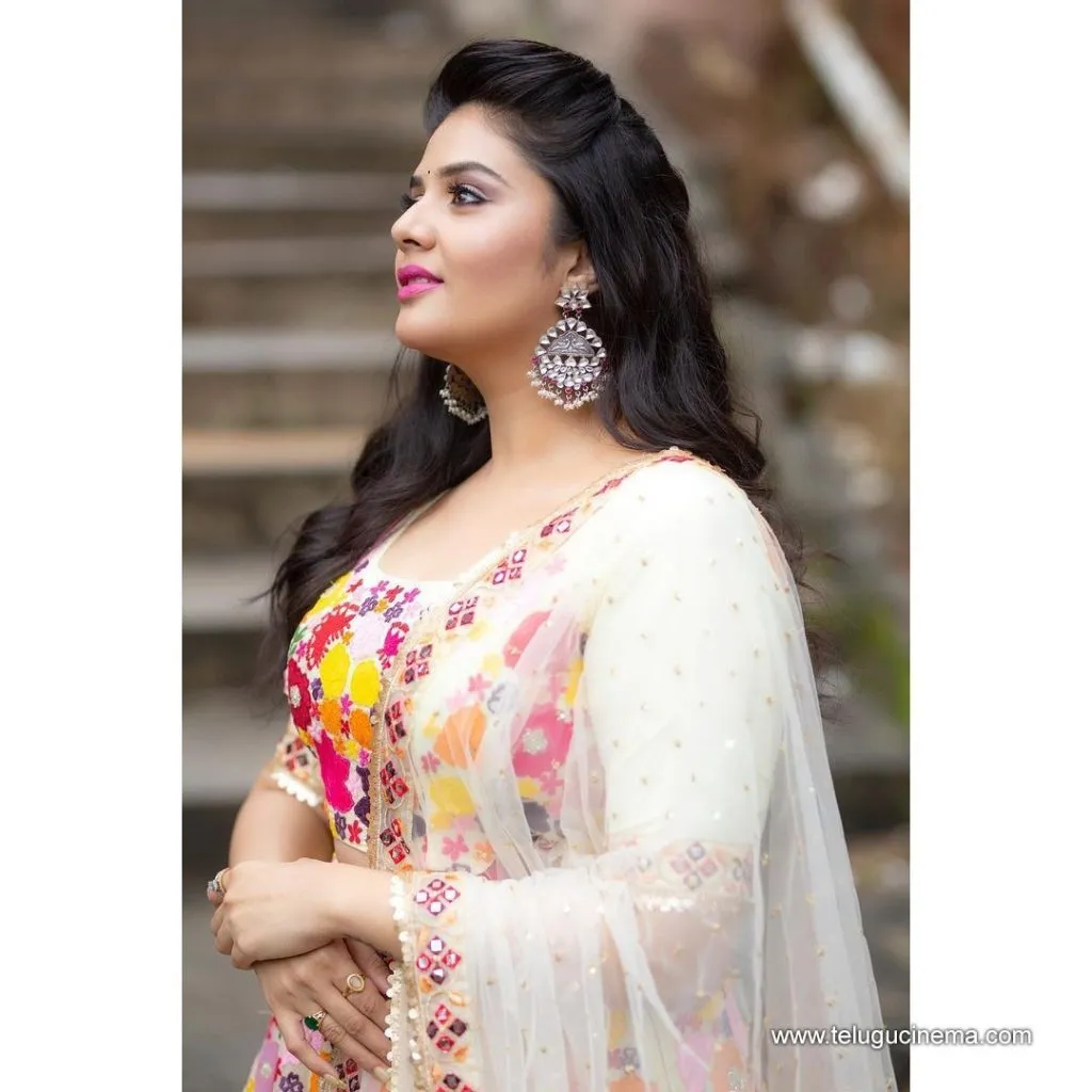Sreemukhi Stills 11102100008