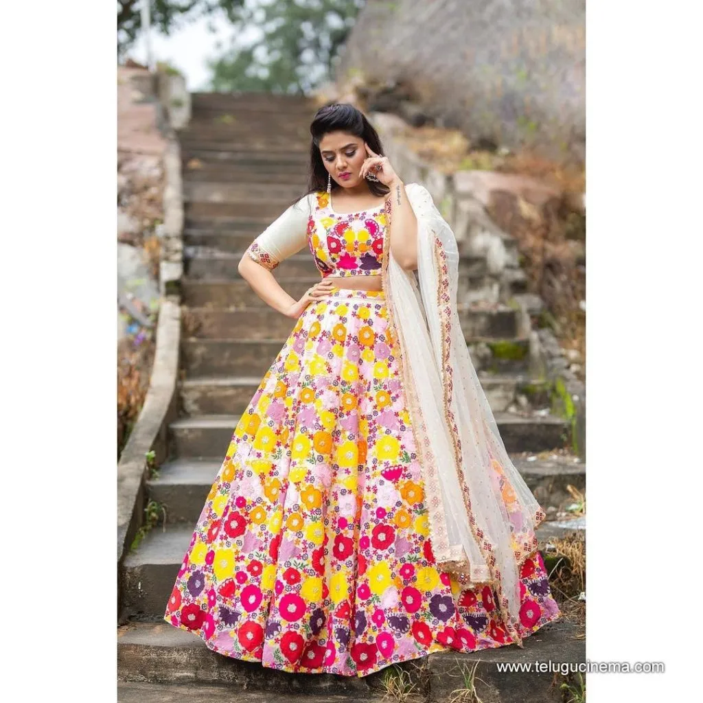 Sreemukhi Stills 11102100009