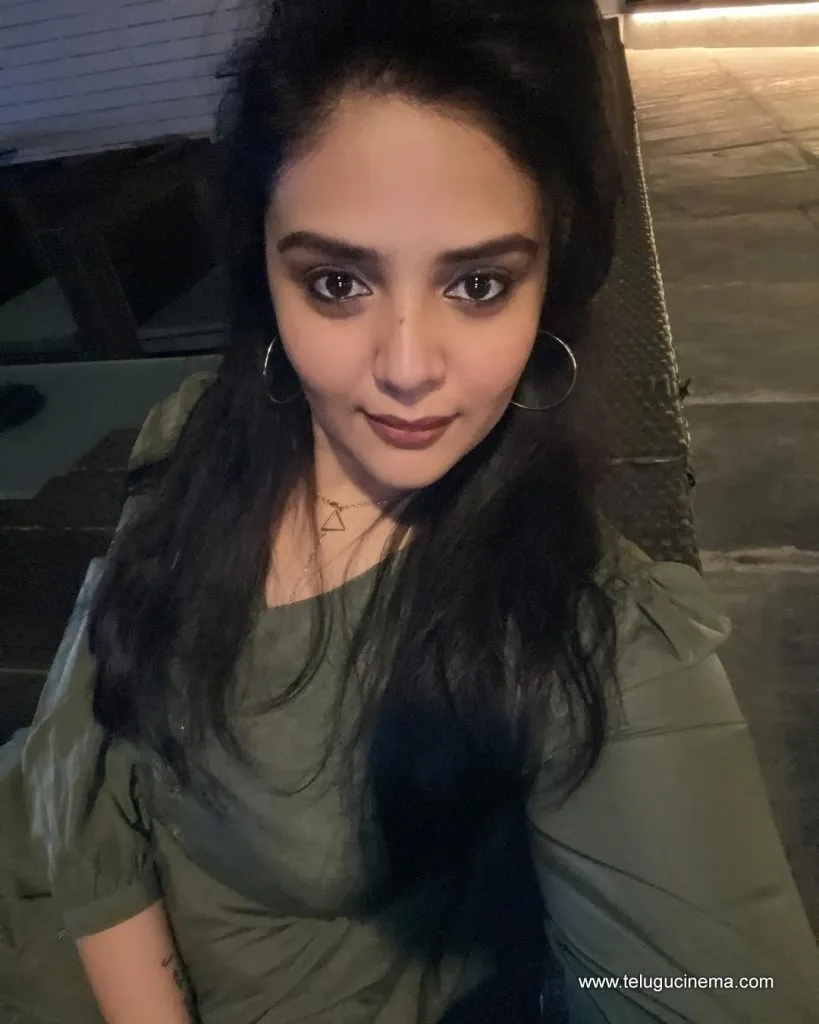 Sreemukhi Stills 14102100008