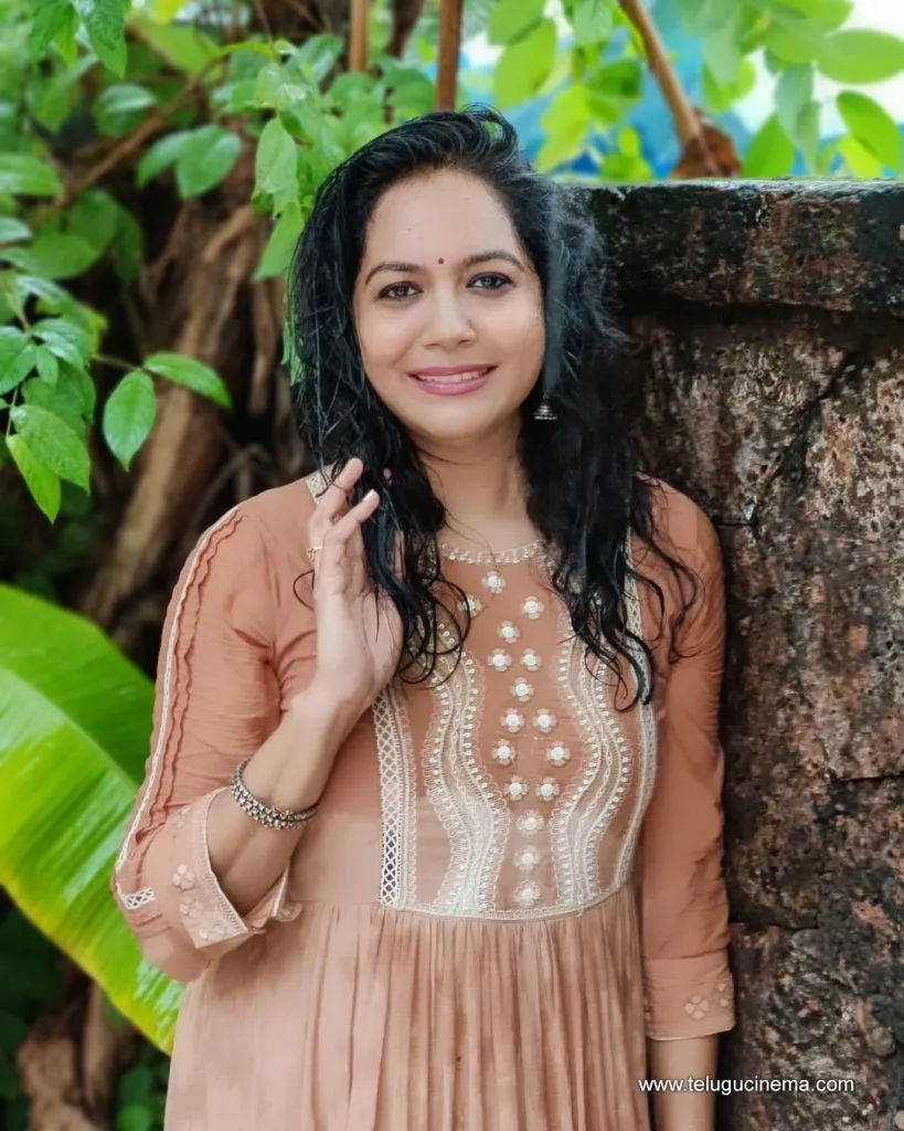 Sunitha Stills 04102100001