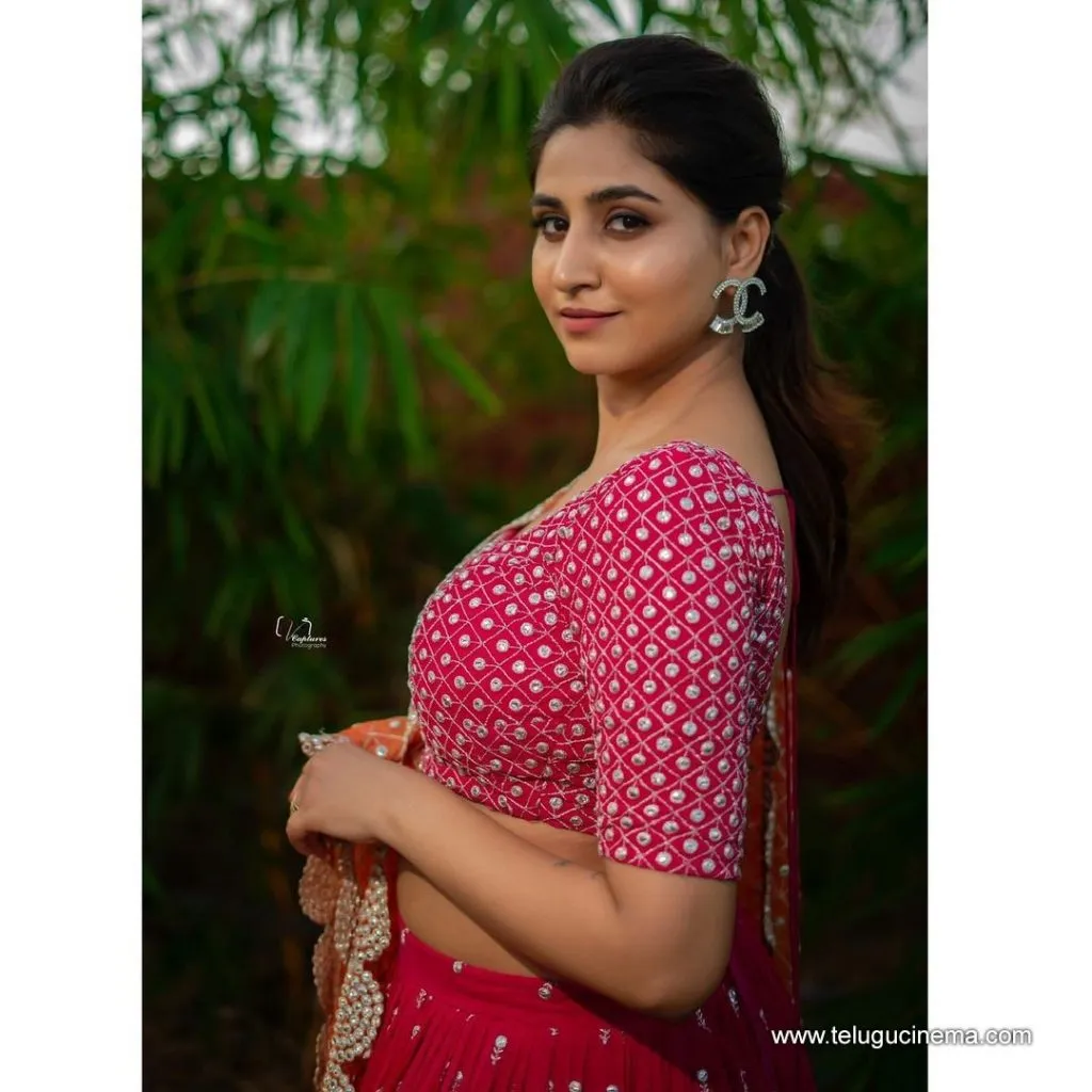Varshini Stills 16102100004