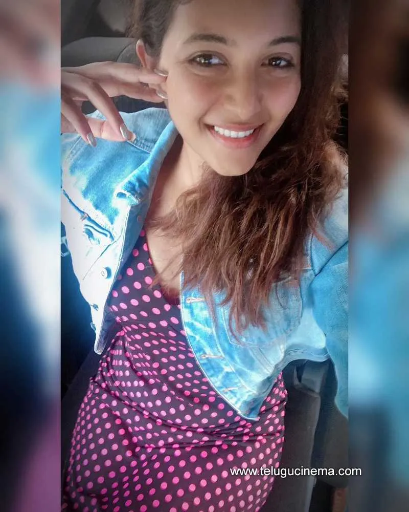 Anjali Stills 131121 001