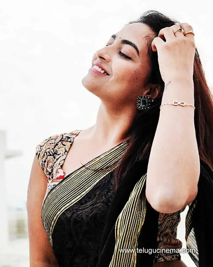 Harika Stills 041121 003