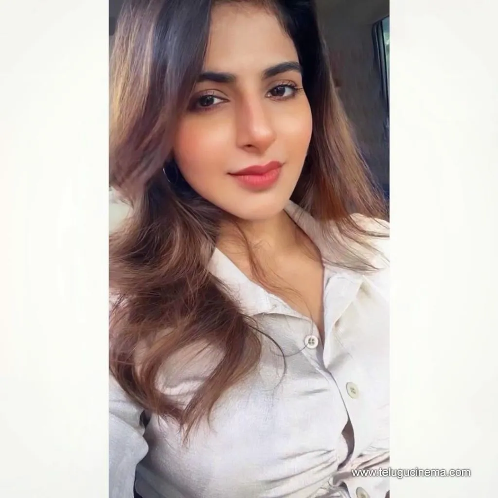 Iswaryamenon Stills 01112100002