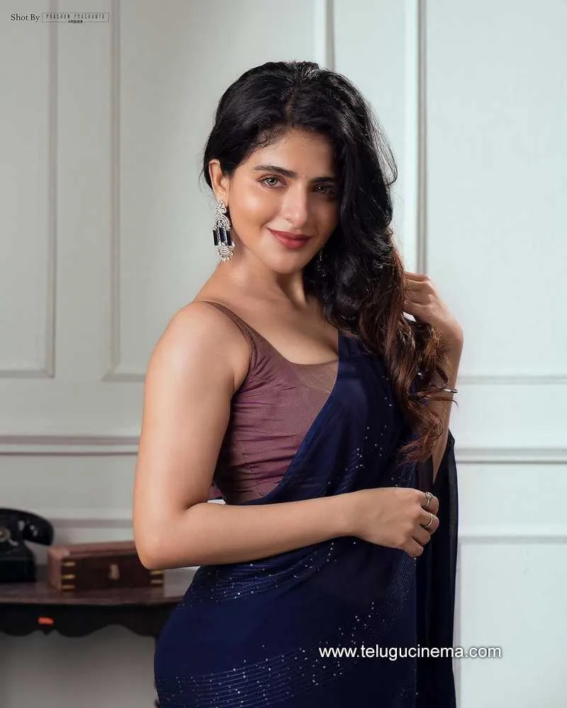 Iswaryamenon Stills 071121 005