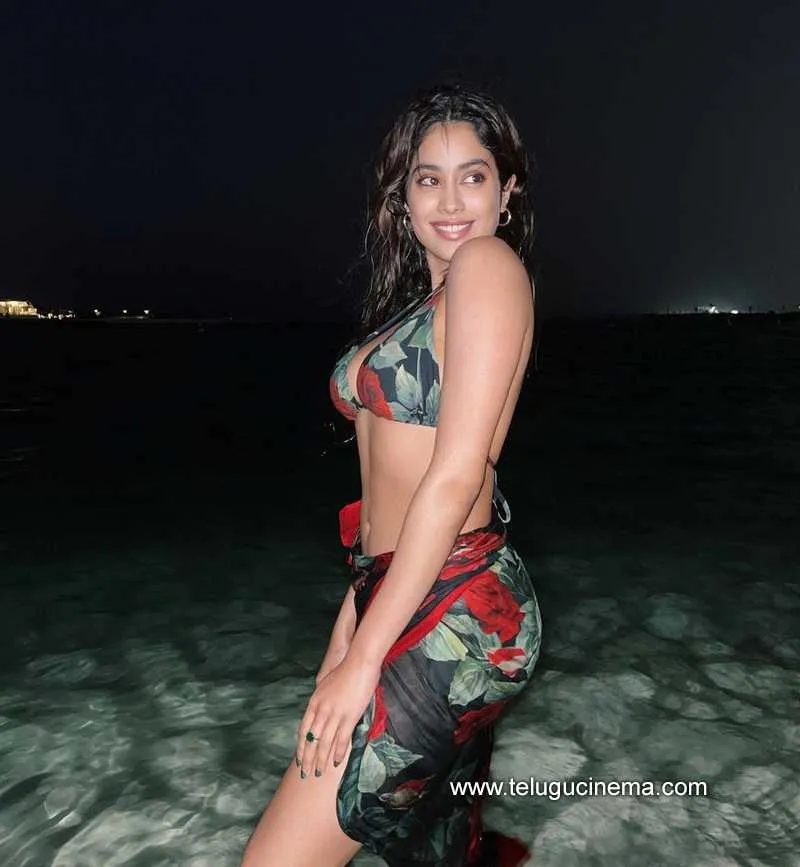 Jahnvikapoor Stills 021121 005