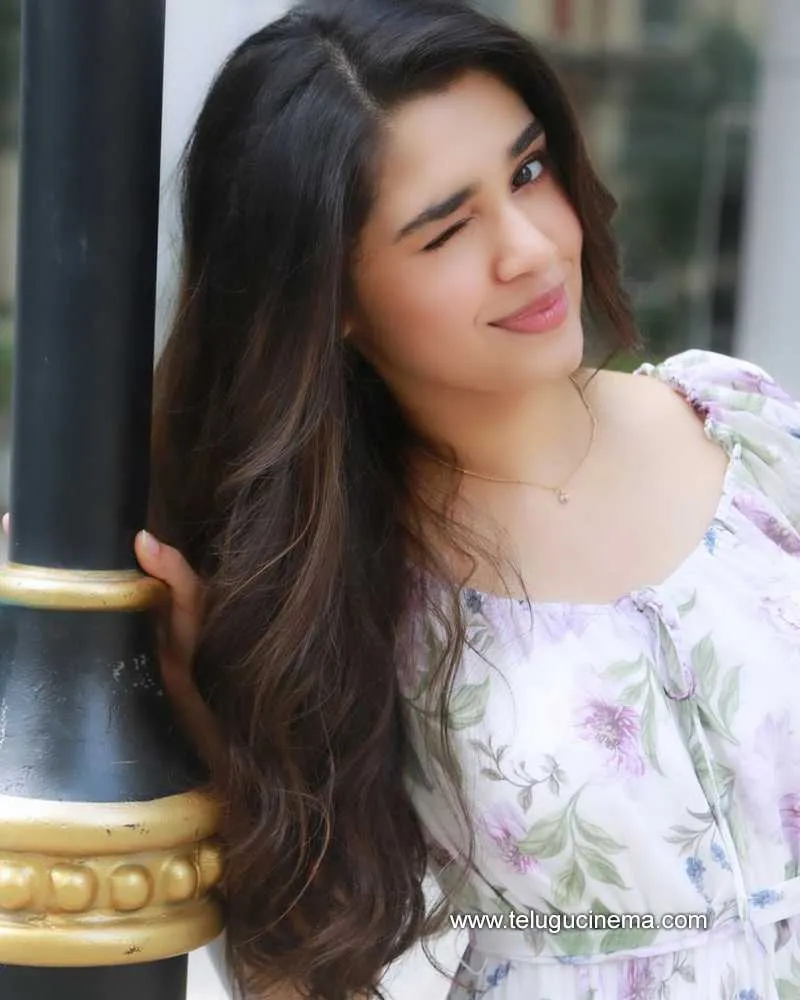 Krithishetty Stills 131121 001