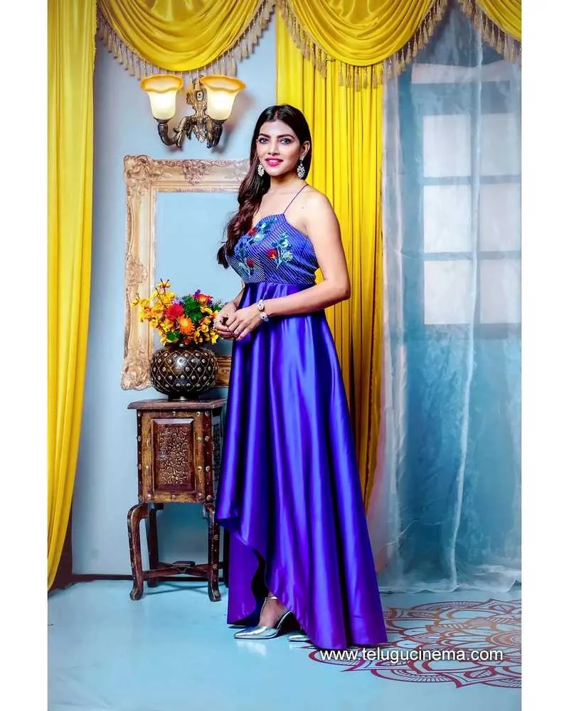 Lahari Stills 291121 003