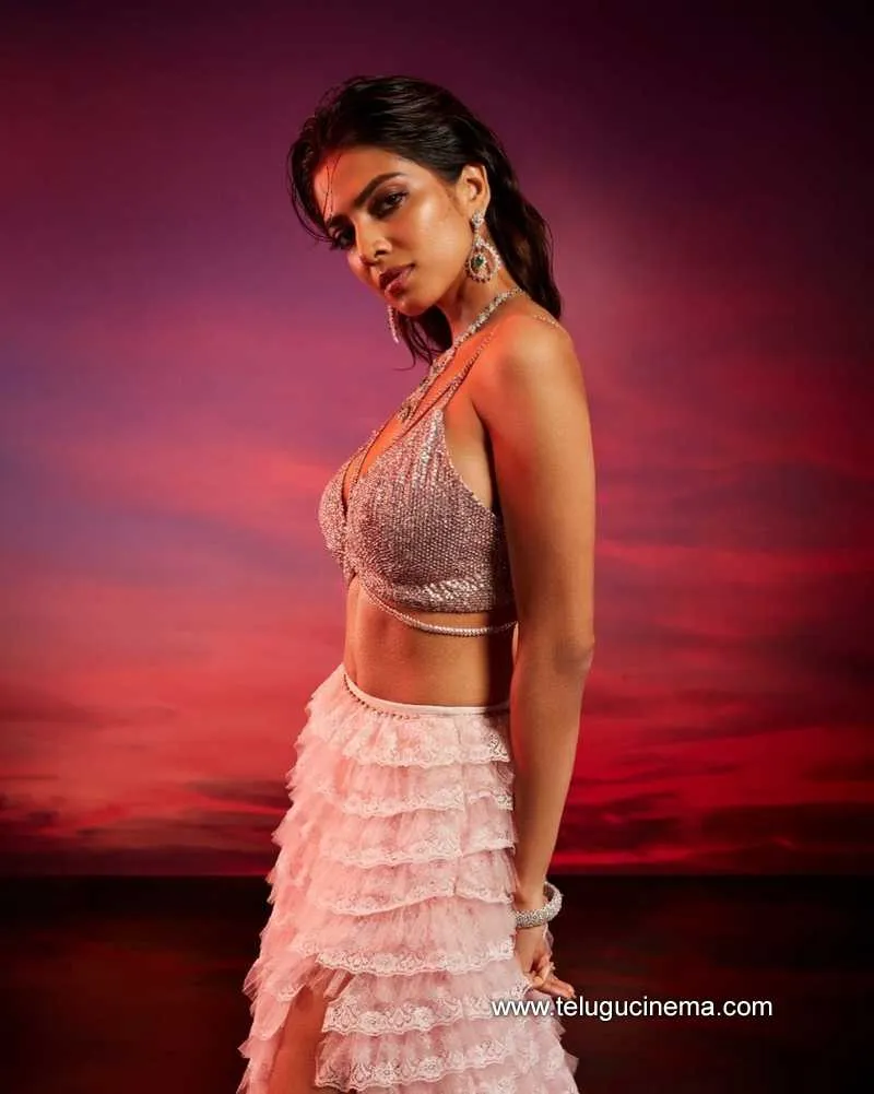 Malavika Stills 261121 001