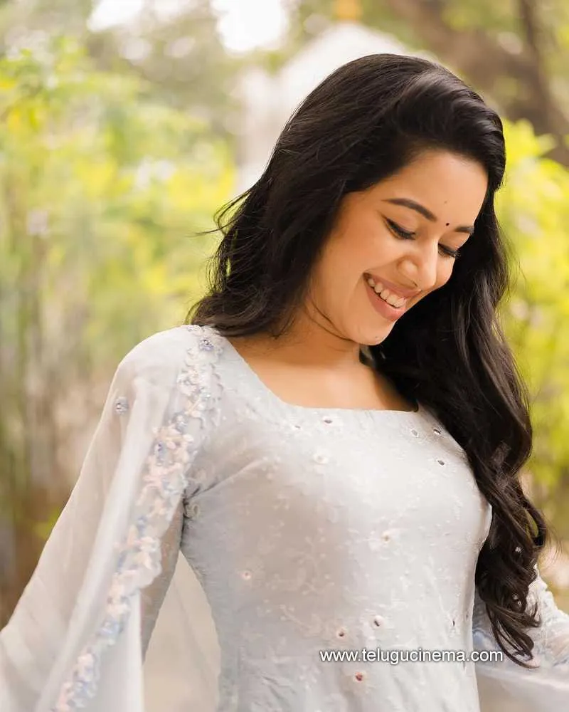 Mrinaliniravi Stills 271121 003