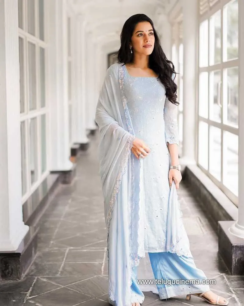 Mrinaliniravi Stills 271121 005