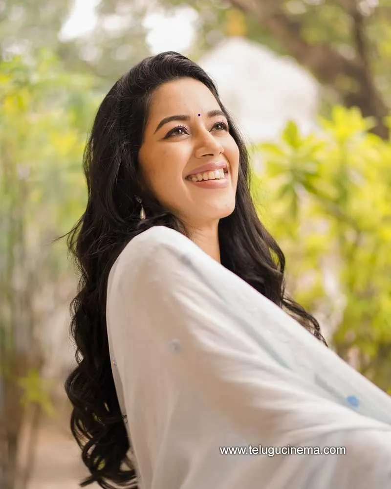 Mrinaliniravi Stills 271121 007