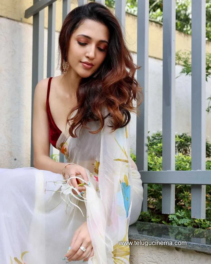Neha Stills 251121 002