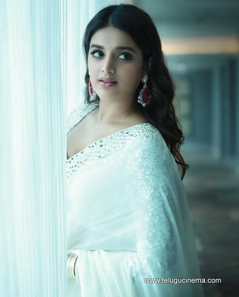 Nidhhi Stills 051121 001