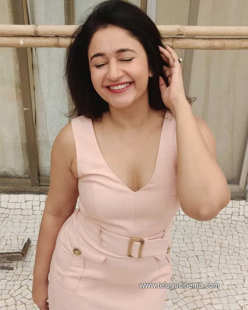 Poonam Stills 191121 003