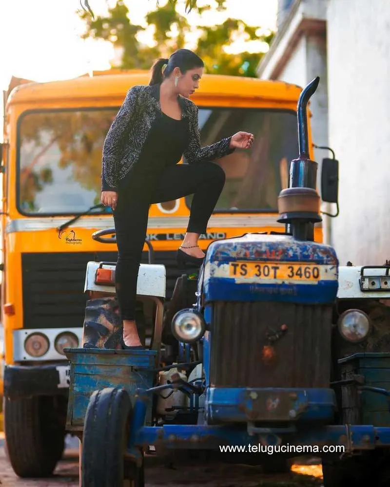 Poorna Stills 151121 001