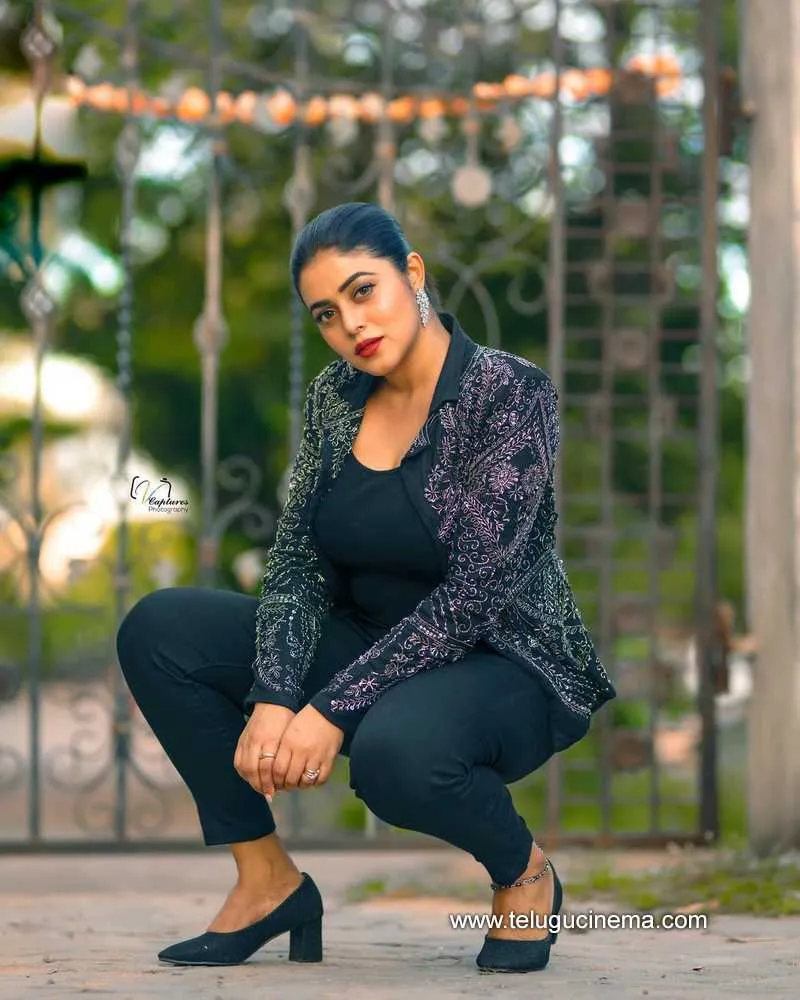 Poorna Stills 151121 003