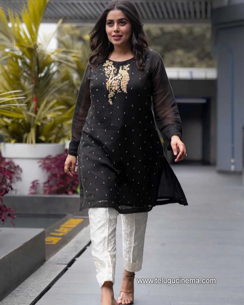 Poorna Stills 231121 005