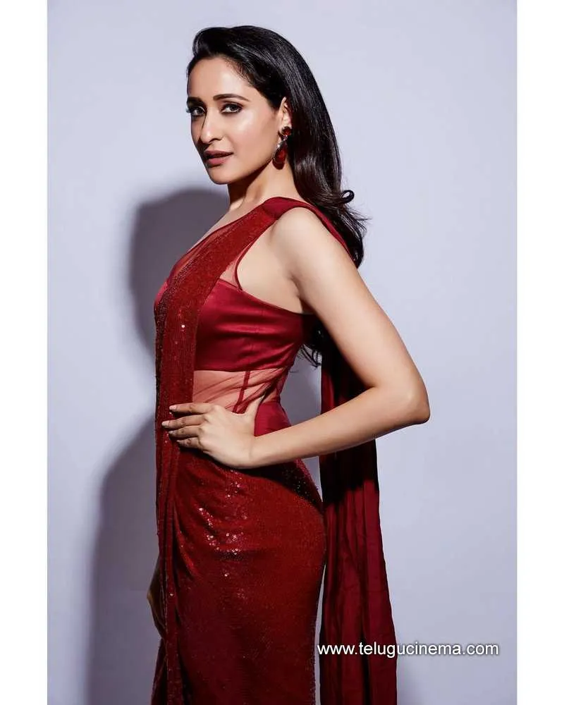 Pragyajaiswal Stills 301121 005