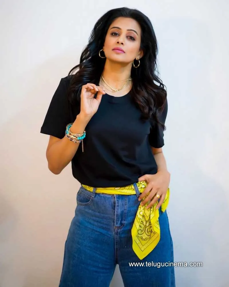 Priyamani Stills 241121 001