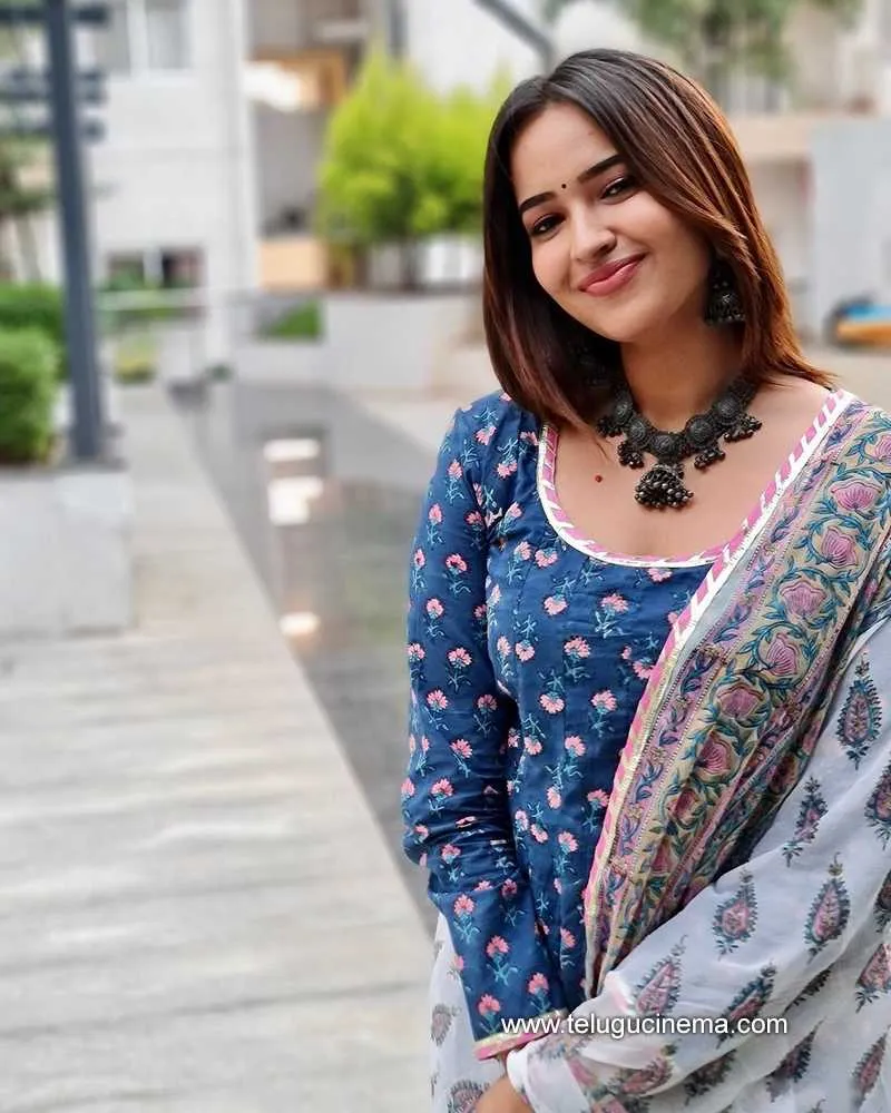 Pujithaponnada Stills 071121 001