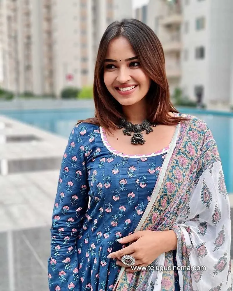 Pujithaponnada Stills 071121 003