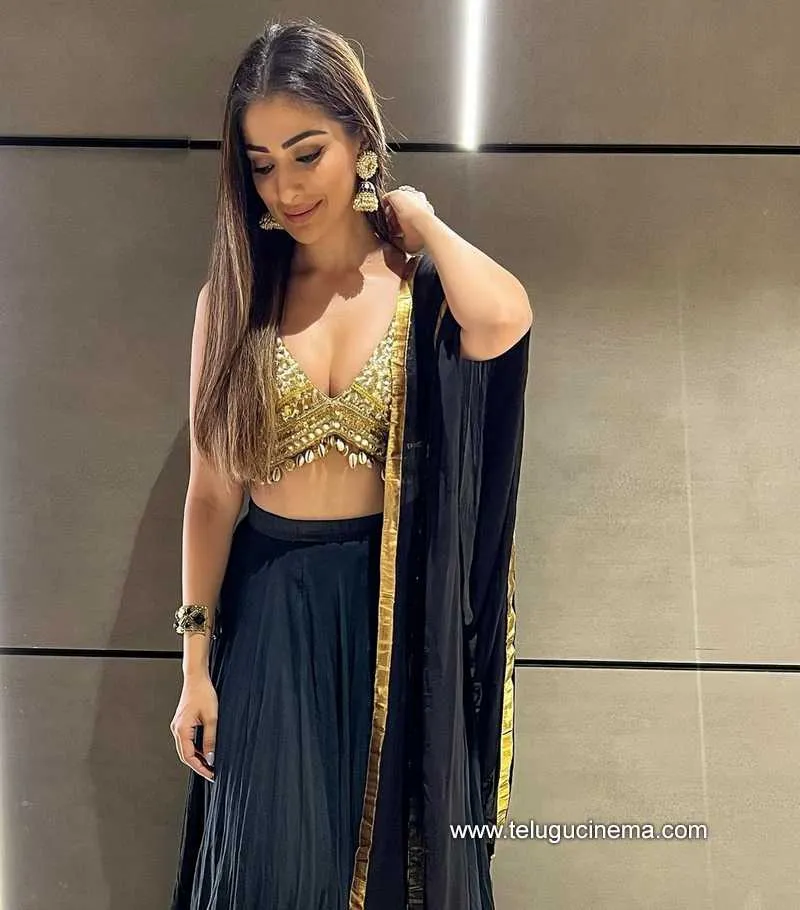 Raailaxmi Stills 091121 001