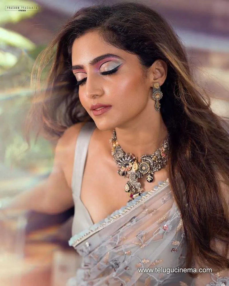 Rebamonica Stills 051121 001