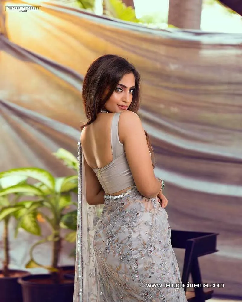 Rebamonica Stills 051121 002