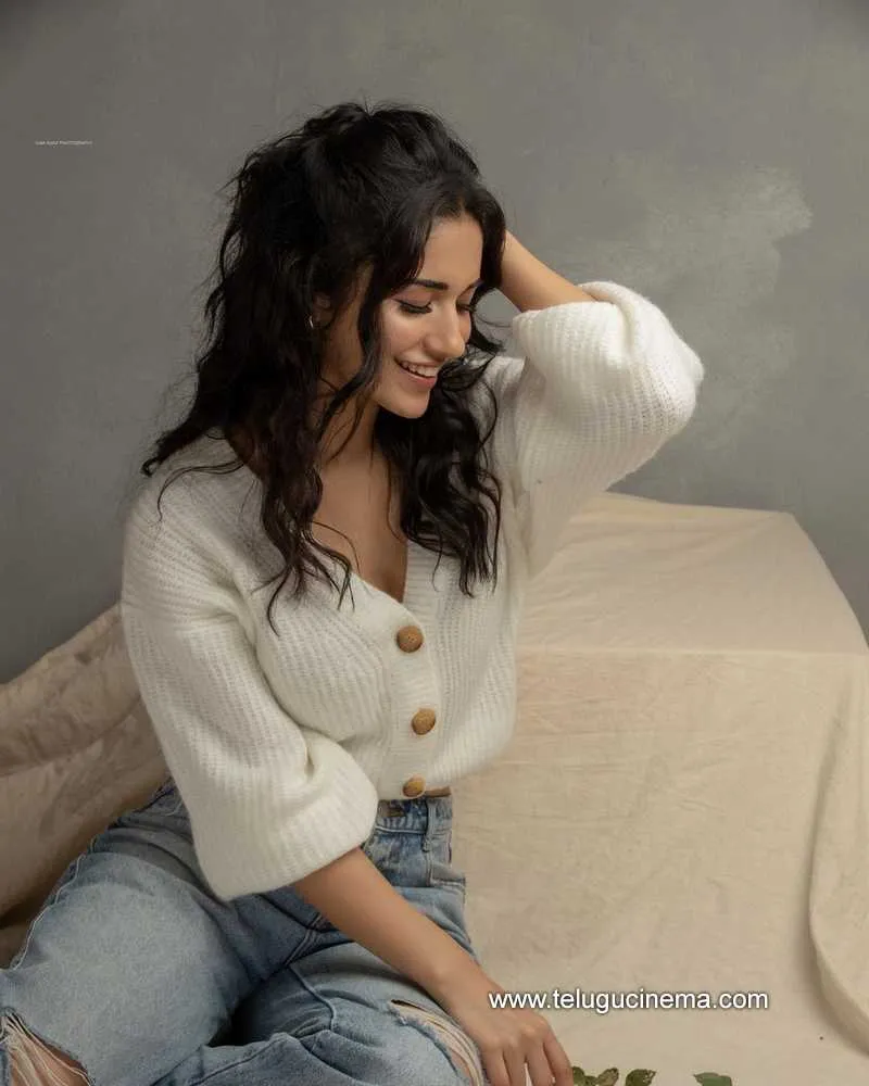Ruhanishrma Stills 271121 001