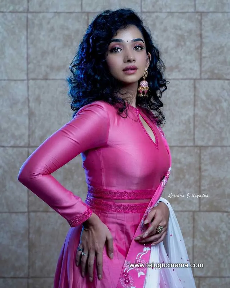 Saanve Stills 161121 003