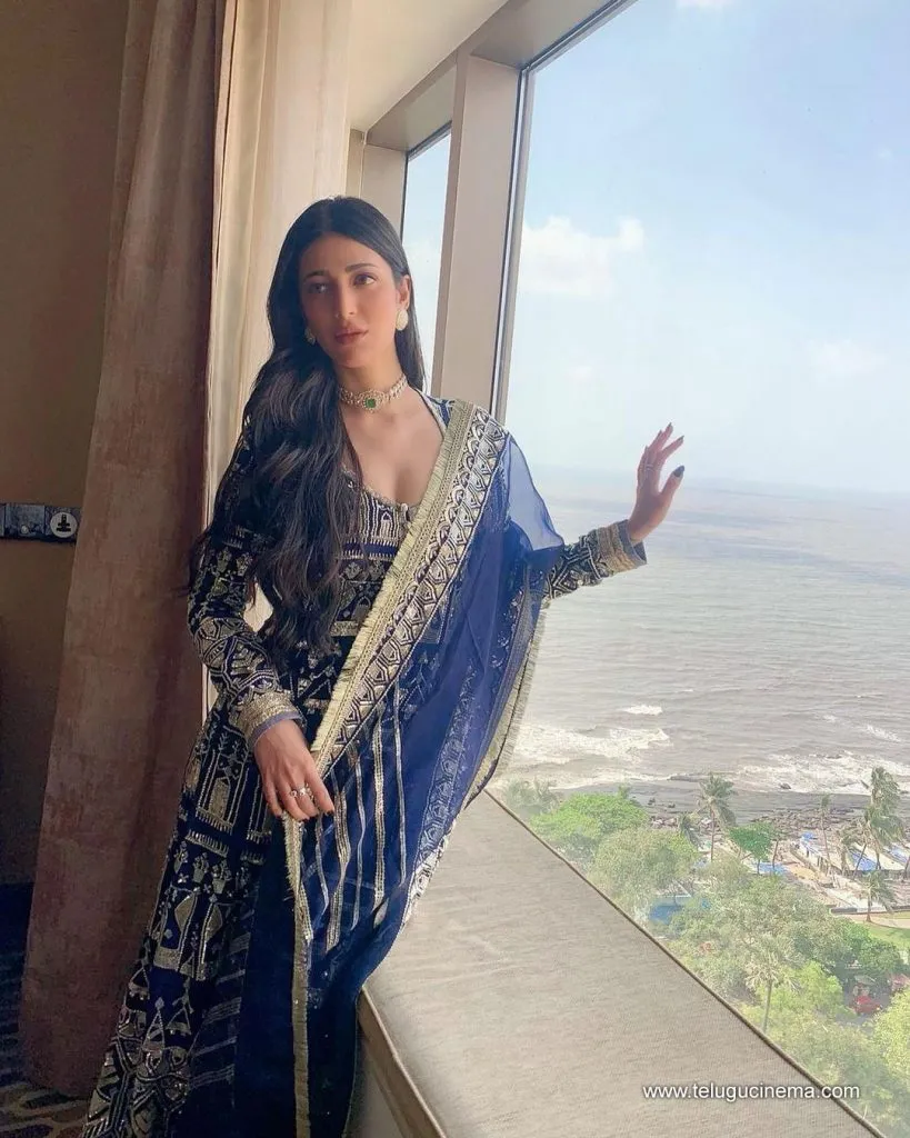 Shruthihasan Stills 01112100002