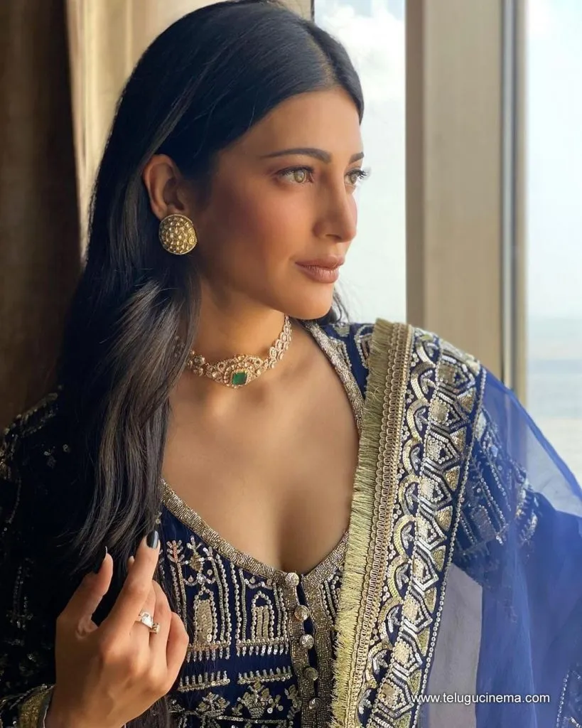 Shruthihasan Stills 01112100003